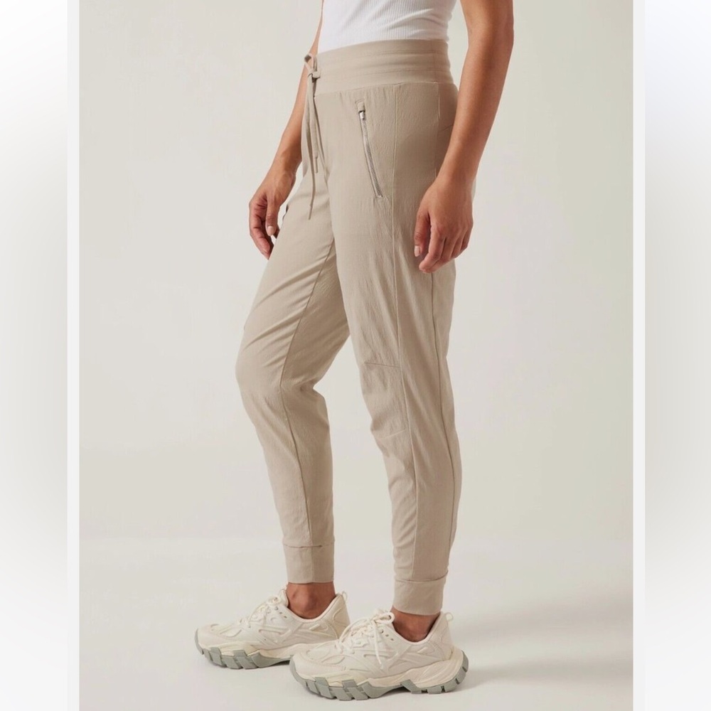 ATHLETA Trekkie North Jogger in Ecru